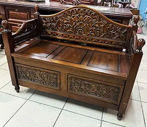 Скамья с ящиком и резьбой