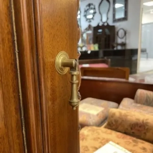 Шкаф платяной со штангой и полками МИГ614 купить в интернет магазине Мебельный Салон. Звоните +7 495 743 46 14
