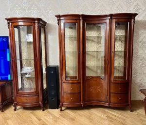 Витрина 3х дверная "Фирензе" Орех 813 купить в интернет магазине Мебельный Салон. Звоните +7 495 743 46 14