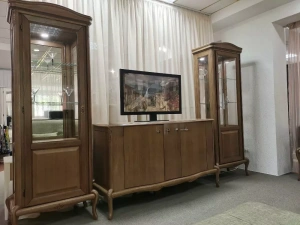 Шкаф с витриной однодверный "Монако"  ММ-410-01 купить в интернет магазине Мебельный Салон. Звоните +7 495 743 46 14