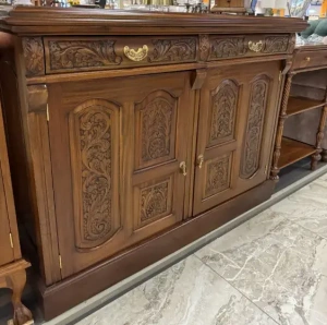 Комод резной из массива МИГ544 купить в интернет магазине Мебельный Салон. Звоните +7 495 743 46 14
