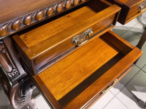 Письменный стол 140 Chippendale Brown MSU.106 B купить в интернет магазине Мебельный Салон. Звоните +7 495 743 46 14