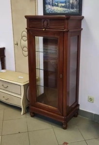 Витрина малая "Мария Сильва" Орех  MS835 купить в интернет магазине Мебельный Салон. Звоните +7 495 743 46 14